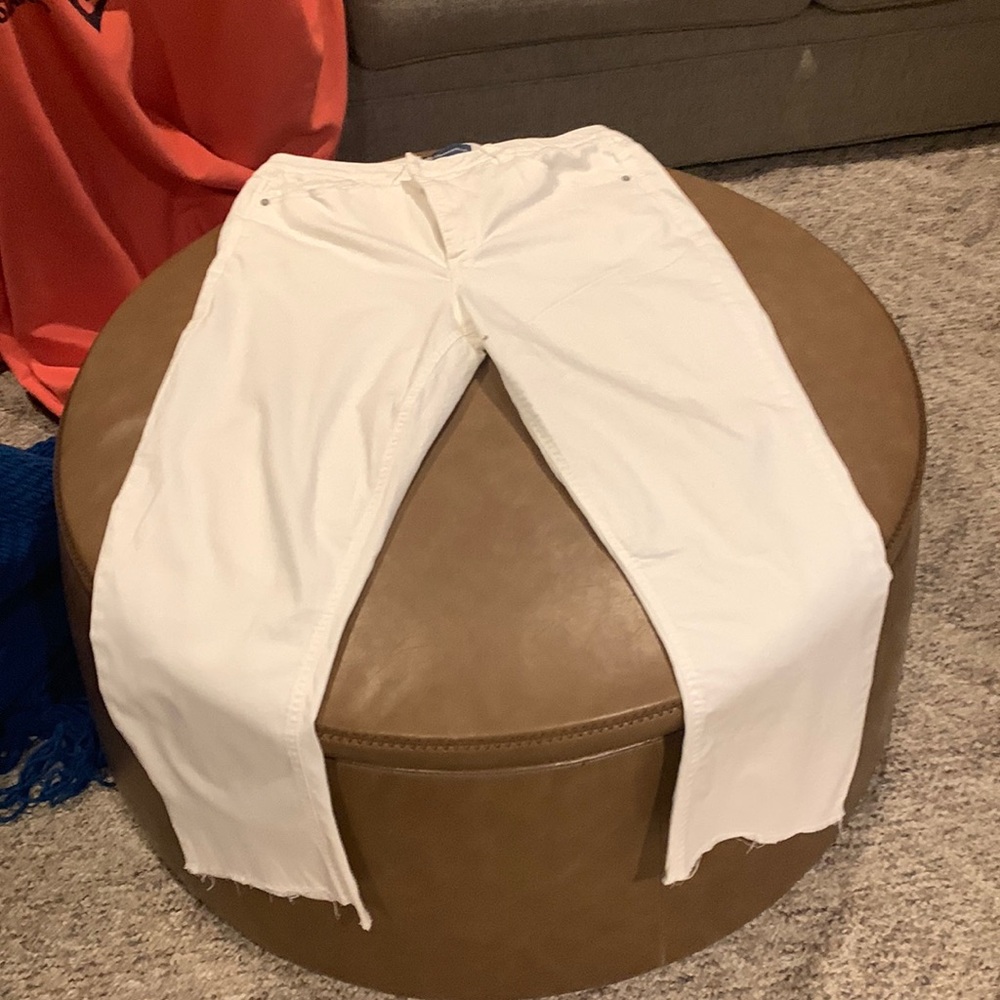 White womans pants in good condition